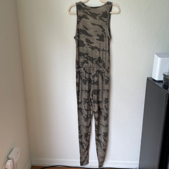 Generation Love Camo Jumpsuit Size Small - Picture 4 of 5